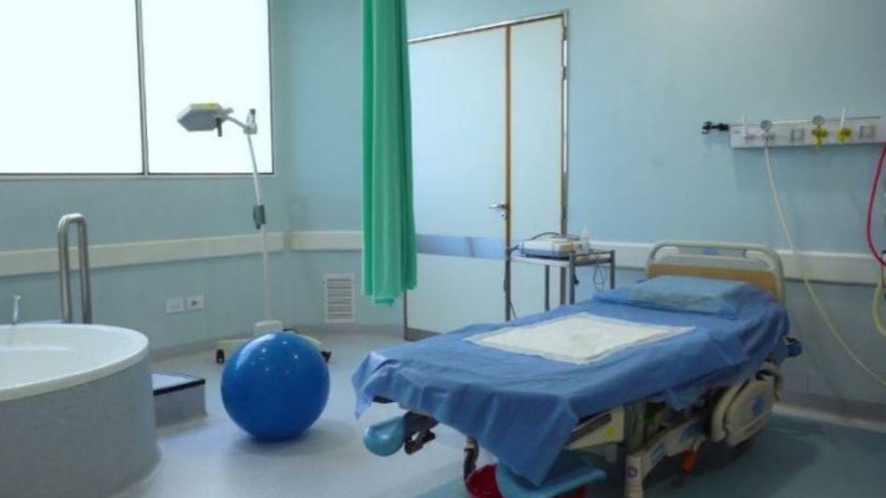 La Cámara 2a. del Crimen les aplicó la figura de homicidio culposo. La justicia determinó que omitieron un tratamiento antibiótico completo preventivo y aceleraron el parto de forma negligente. Una de las sentenciadas es docente en la UNC.