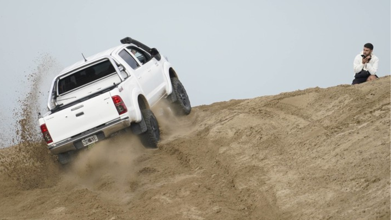 El choque entre una Amarok y un UTV dejó grave a Bastián (8) en Pinamar. La Justicia investiga cómo fue el accidente en La Frontera y ordenó pericias. Choque en La Frontera: trasladaron a Bastián a Mar del Plata y habló el conductor de la Amarok.