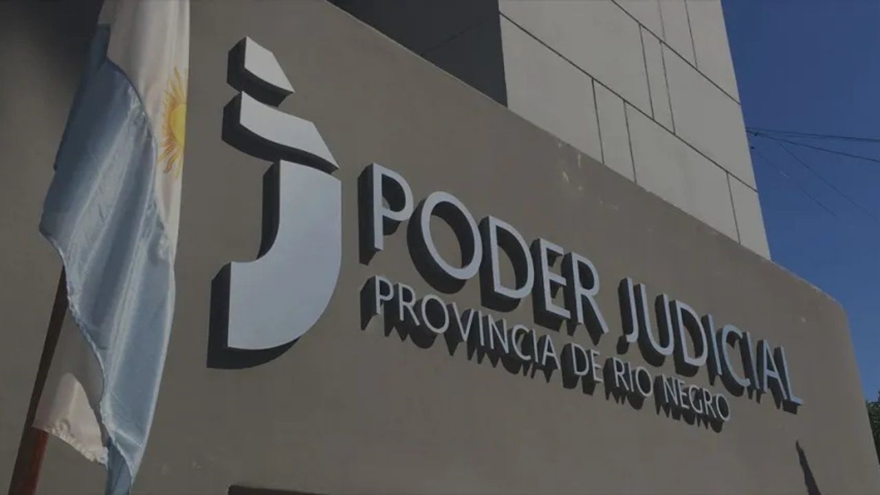 El siniestro ocurrió en enero de 2024, una mujer y su sobrina pasaron la noche esperando ser auxiliadas. Intervino el fuero civil de Viedma.
