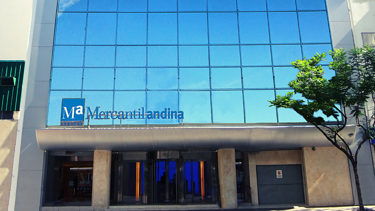 En el marco de la revisión de protocolos
de seguridad y medidas de prevención por el COVID-19, Mercantil
andina recibió la visita de representantes del Sindicato del Seguro de
la República Argentina, en sus oficinas de Belgrano 672 en la ciudad
de Buenos Aires.