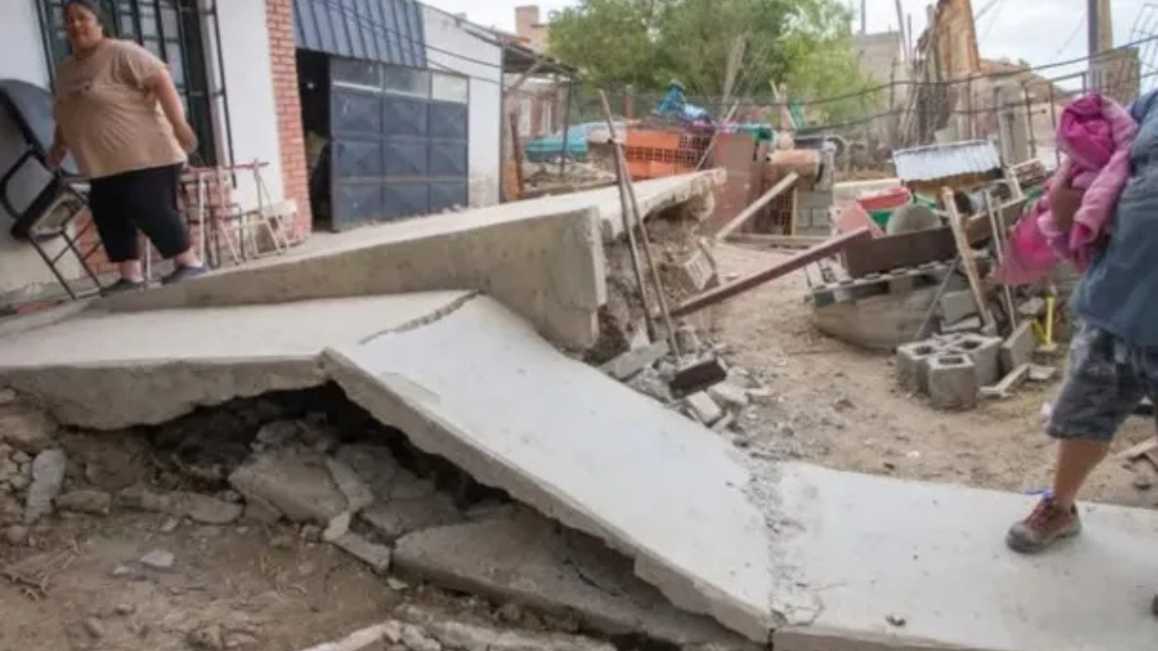 El movimiento del cerro Hermitte obligó a evacuar a cientos de familias y mantiene en alerta a varias zonas de la ciudad.