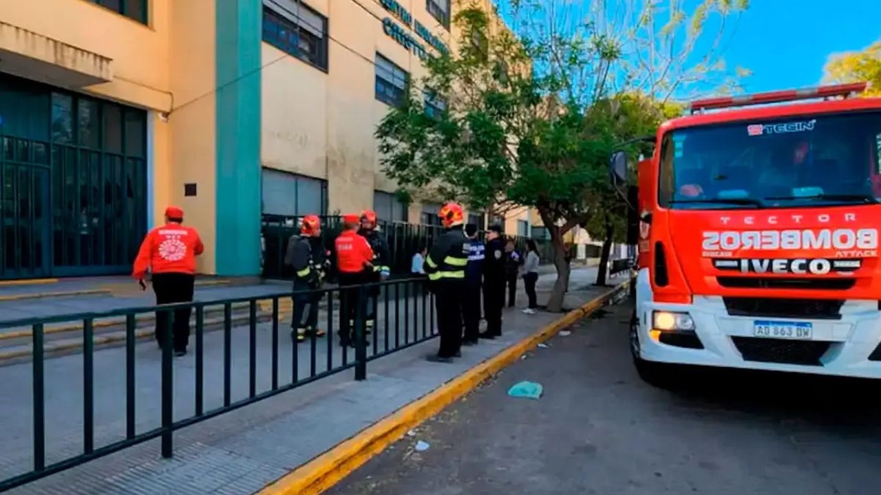 La adolescente tenía 17 años cuando sufrió quemaduras durante una práctica de química. Permaneció 78 días en terapia intensiva y fue sometida a 33 cirugías. La Justicia determinó que el establecimiento incumplió sus obligaciones de seguridad y deberá indemnizarla.