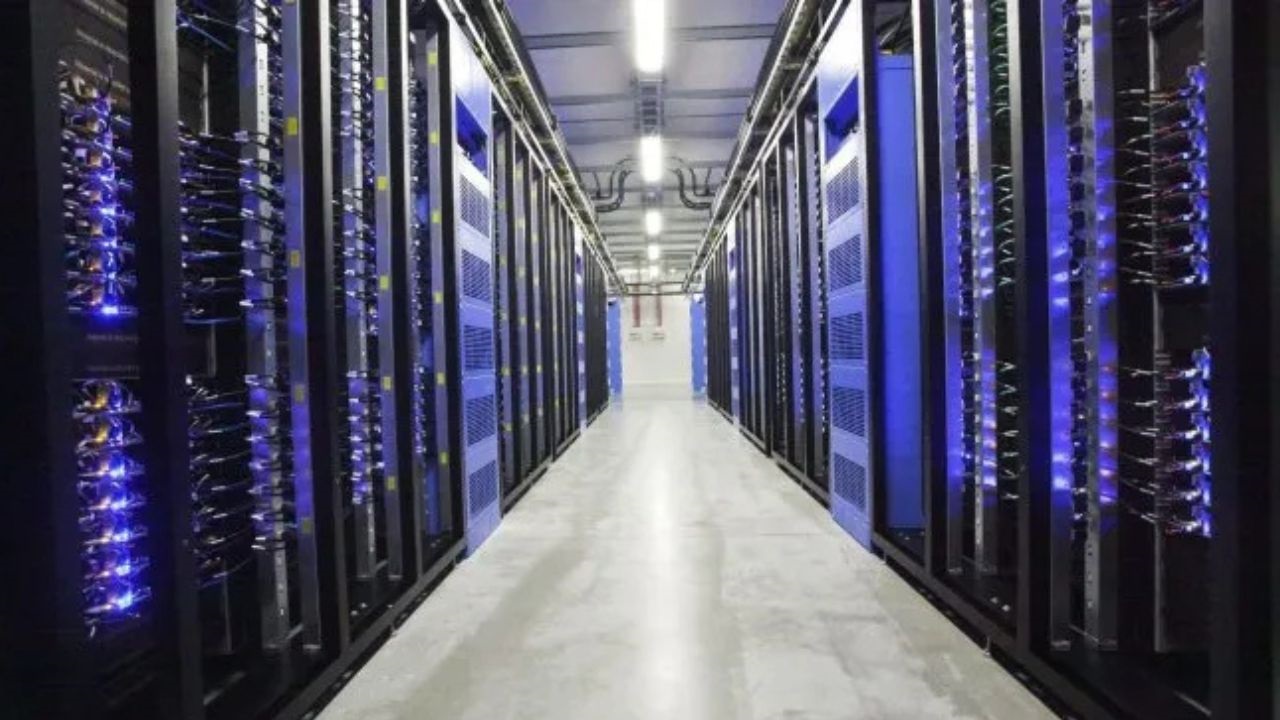 Un estudio del organismo detalló que, los centros de datos consumen hoy más energía que países de la talla de Francia. El auge de la IA podría intensificar la presión sobre las redes energéticas y agotar recursos clave como el agua y los minerales críticos.