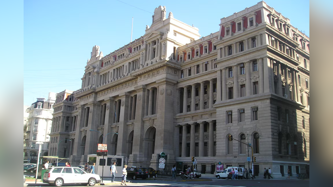 Encuadrando el caso como una relación de consumo, la Cámara Civil ordenó a un club deportivo a indemnizar a la familia de un menor que sufrió lesiones durante una práctica de fútbol.