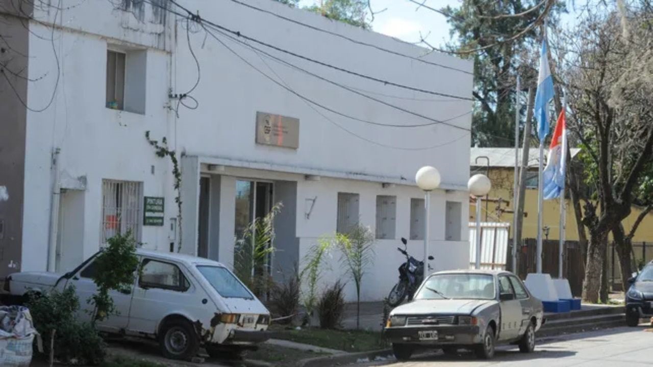 El hecho sucedió en la sucursal de una conocida cadena de bazares. Los dueños detectaron las maniobras y entregaron.
