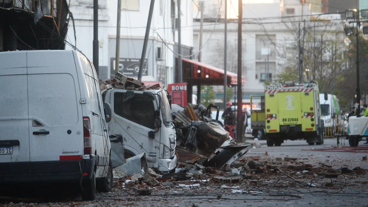 Las pérdidas millonarias siguen aumentando mientras avanza la investigación para esclarecer las causas del incendio y derrumbe en La Plata.