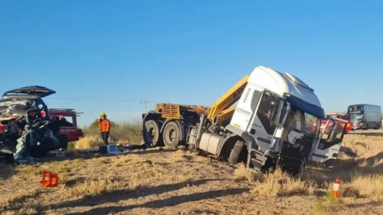 El siniestro fatal ocurrió en la Ruta Nacional 38, a la altura del paraje Cebollar, en el límite provincial con Catamarca, en el noroeste argentino.