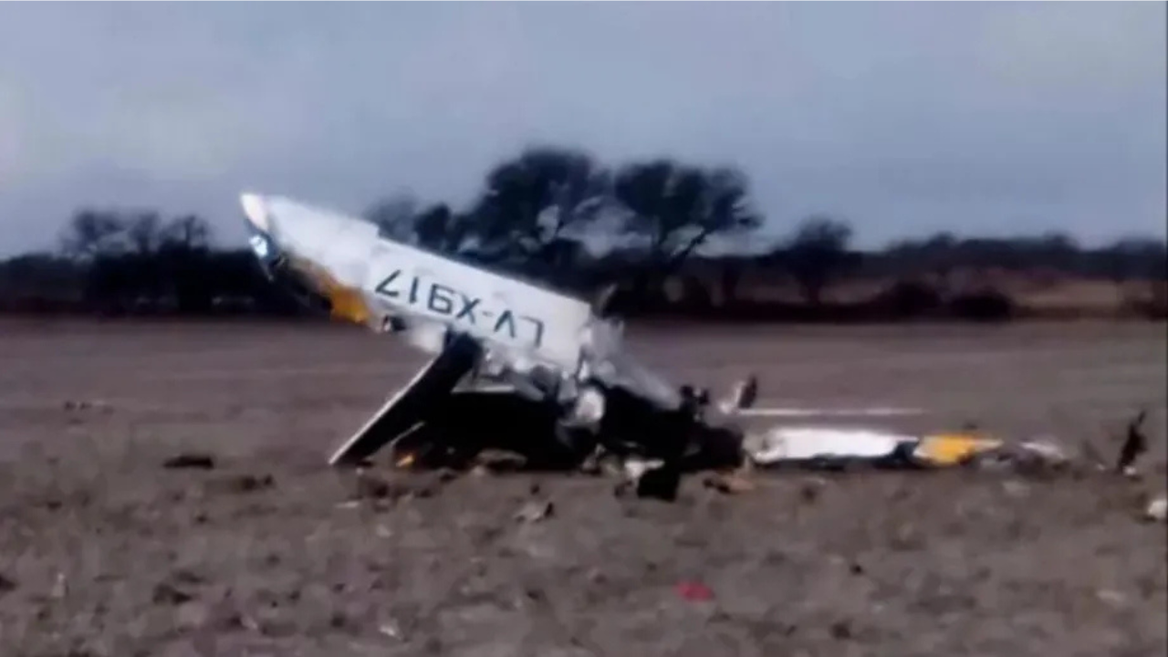 El jefe comunal de Reducción, en el sur de Córdoba, piloteaba solo su avioneta cuando cayó en un campo cerca de Villa Mercedes, tenia 69 años.