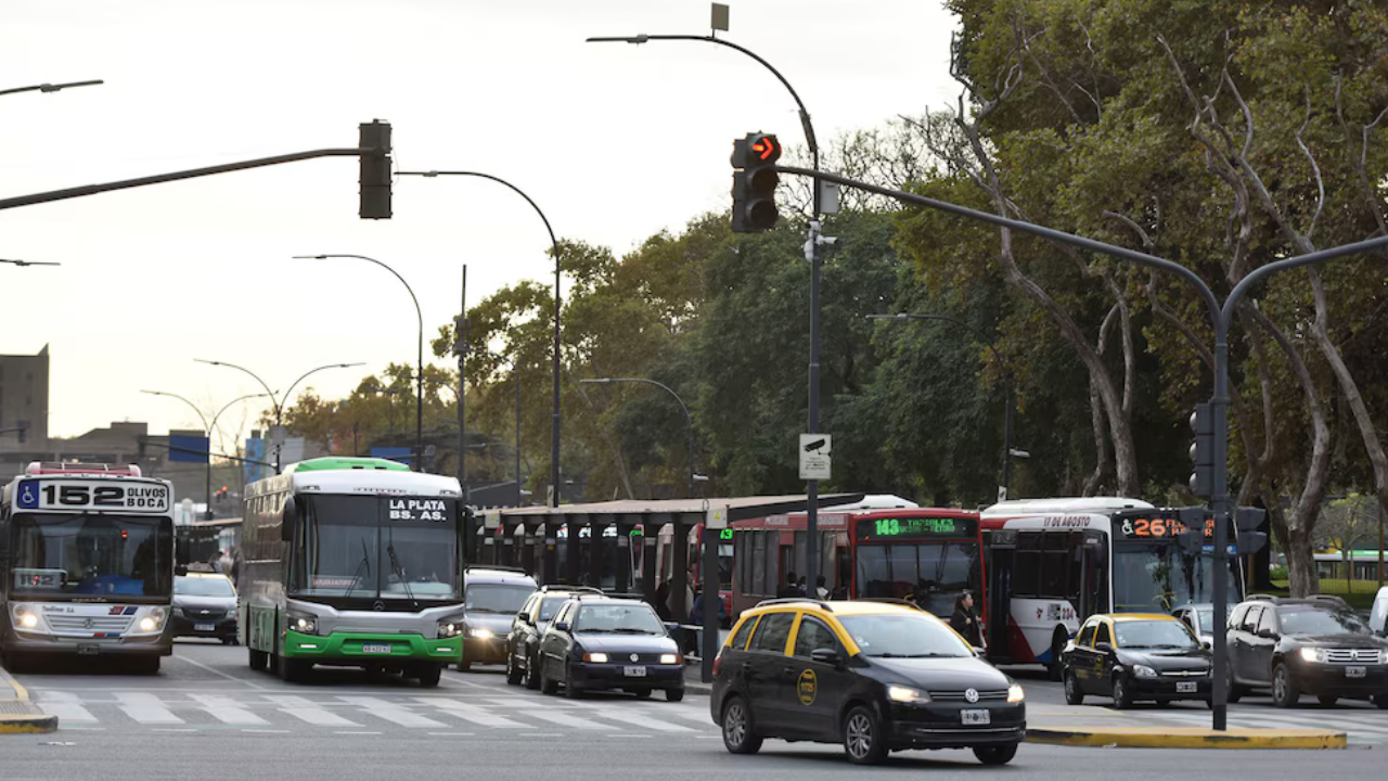 El incendio de una unidad en 2017 provocó graves pérdidas materiales. Tras años de litigio, un juez rechazó que el hecho fuera un accidente externo y responsabilizó al conductor y a la empresa de transporte.