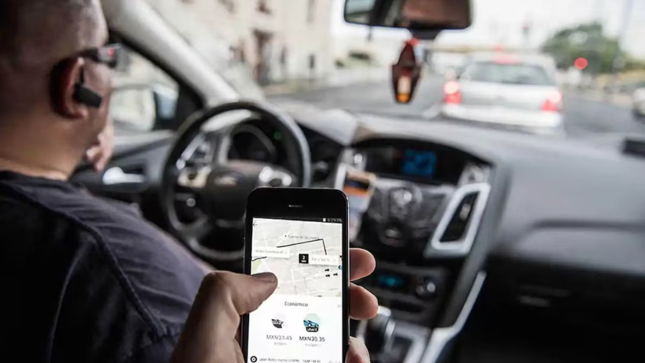 El fallo equiparó las plataformas de transporte con los taxis y cuestionó al Gobierno por la “omisión” y la desigualdad regulatoria. Hasta que haya una ley específica, ambos servicios deberán tener las mismas reglas y controles.